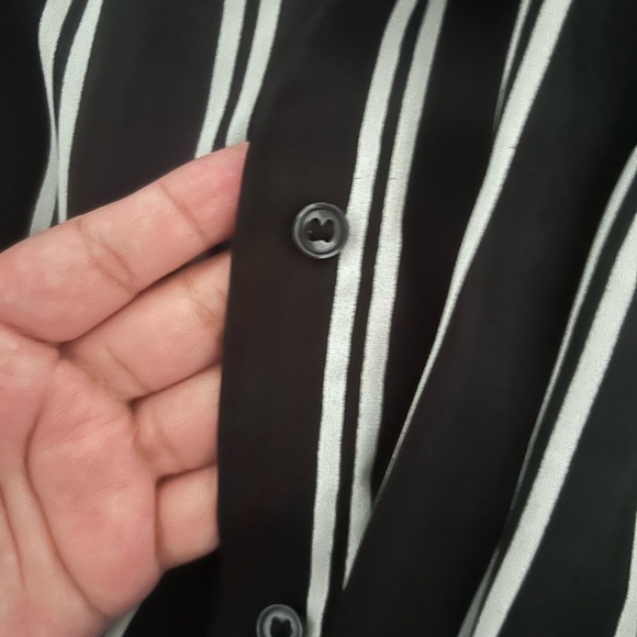an H&M button-up shirt, US size 14 - Picture 2 of 5